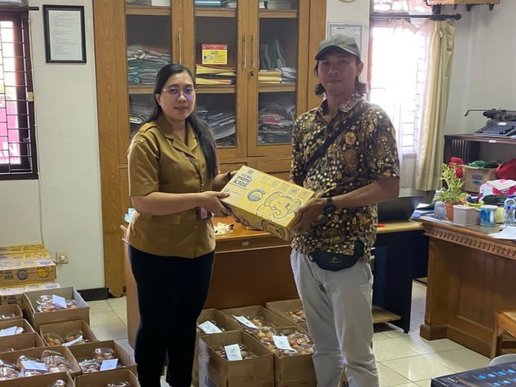 BUM Desa Dalung Melayani Jasa Antar Pesanan PMT Balita dan Lansia di Kelurahan Kerobokan Kelod